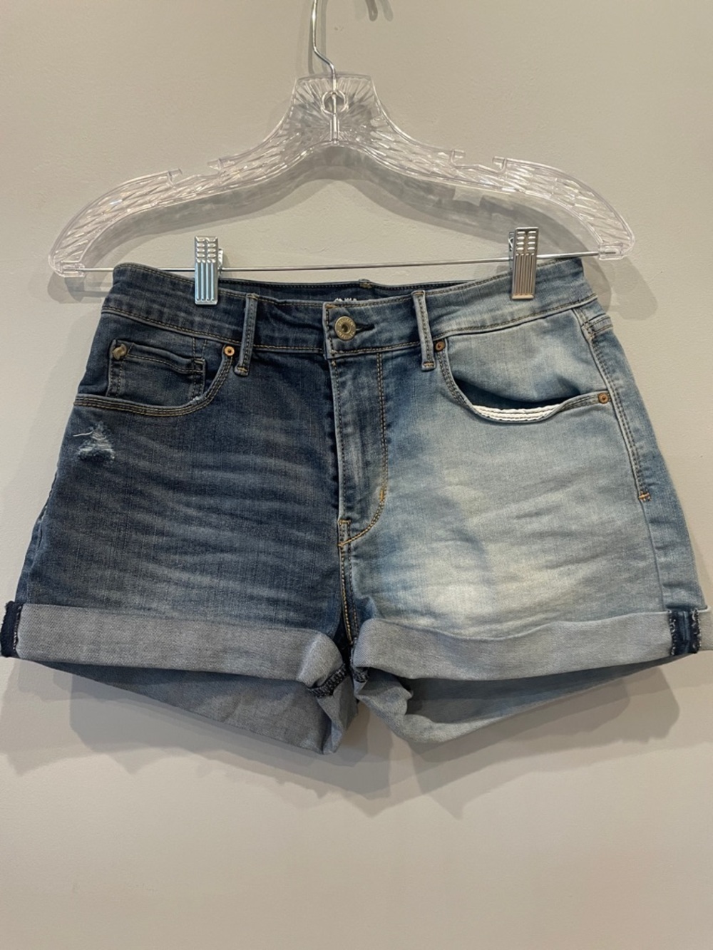 Women's Two-Tone Denim Cuffed Shorts - Light/Medium Blue Levi’s